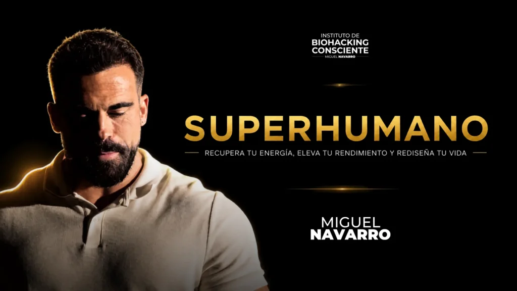 Miguel Navarro junto al logo de SUPERHUMANO y el lema “Recupera tu energía, eleva tu rendimiento y rediseña tu vida”.