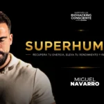 Miguel Navarro junto al logo de SUPERHUMANO y el lema “Recupera tu energía, eleva tu rendimiento y rediseña tu vida”.